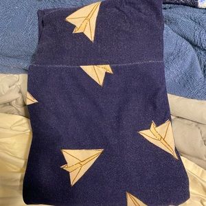 Paper Airplane Lularoe OS leggings